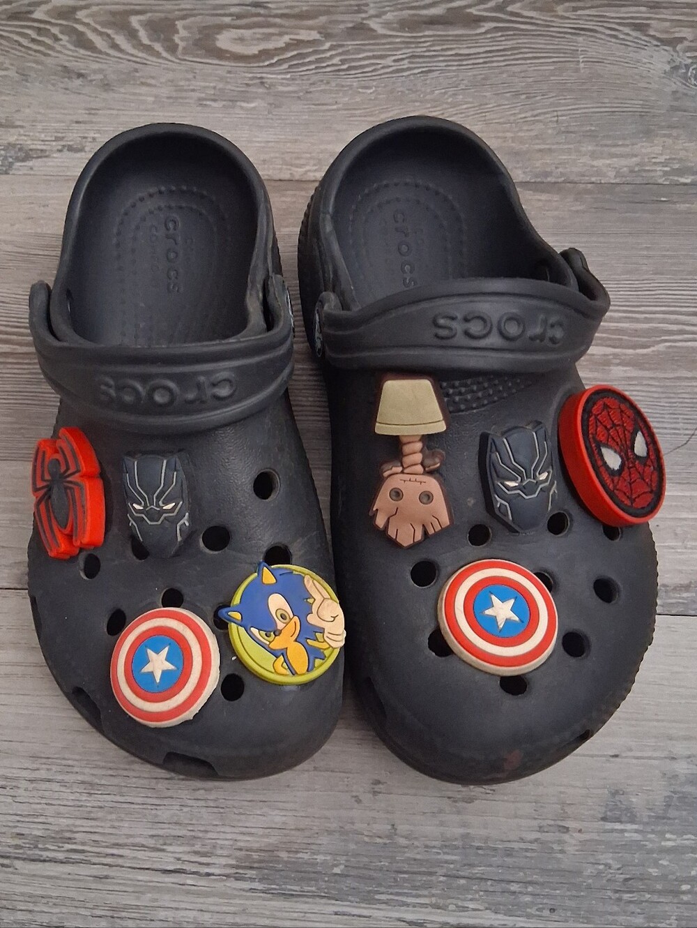 Crocs Black Kids Clog Shoes with Superhero Charms Sz11 Black Pre-owned
